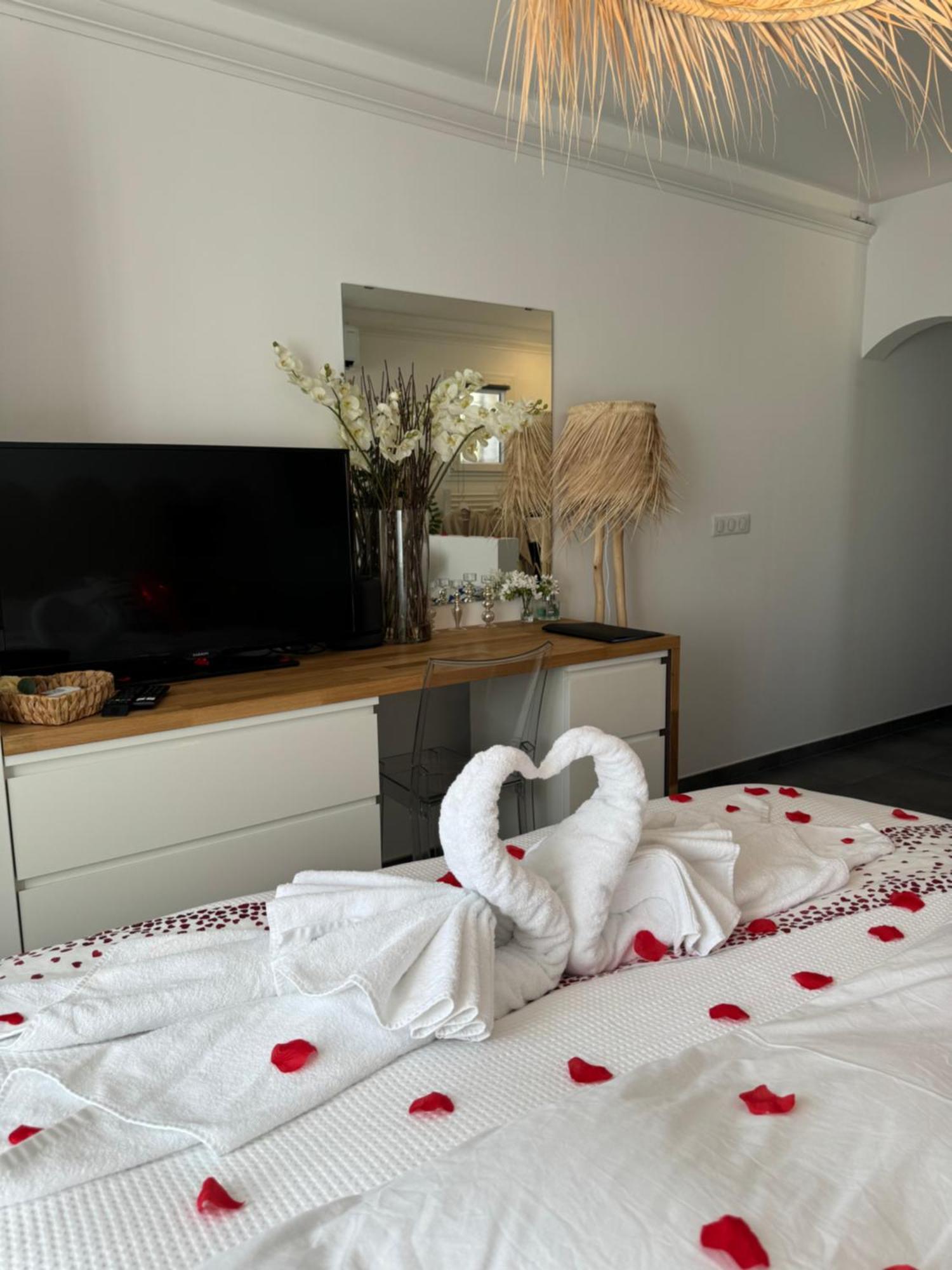 Casa Amor & Spa, Appartement Suite Jacuzzi & Piscine Chauffee Montfort-sur-Argens Kültér fotó
